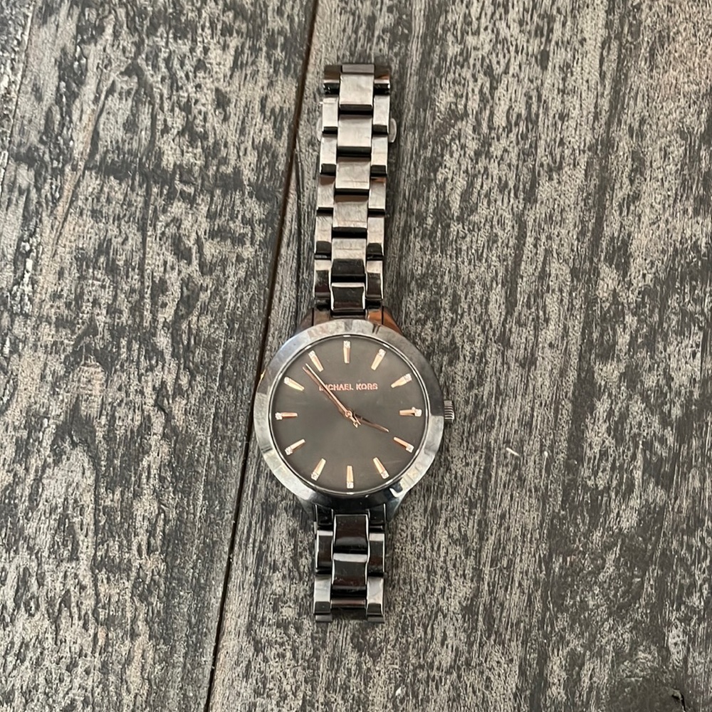 🌹M Kors Black Stainless Oversized Watch with rose gold and cubic zirconia face - Picture 3 of 5